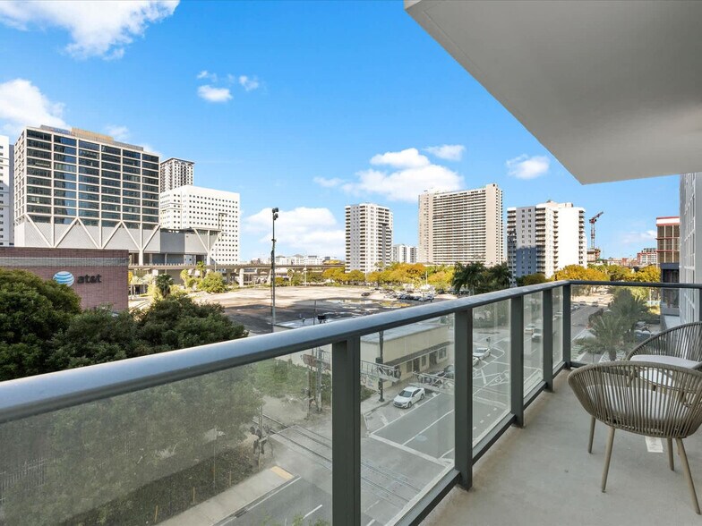 Building Photo - 11 NE 6th St