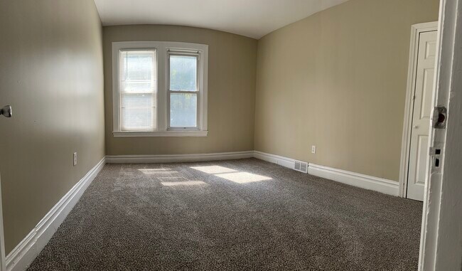 Building Photo - 48 Maytide St