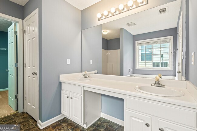 Building Photo - 5955 Raventree Ct