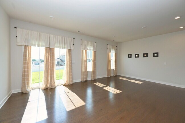 Building Photo - Rent to Own Option - Beautiful, like new 3BR/2.5BA townhouse in Goodlettsville