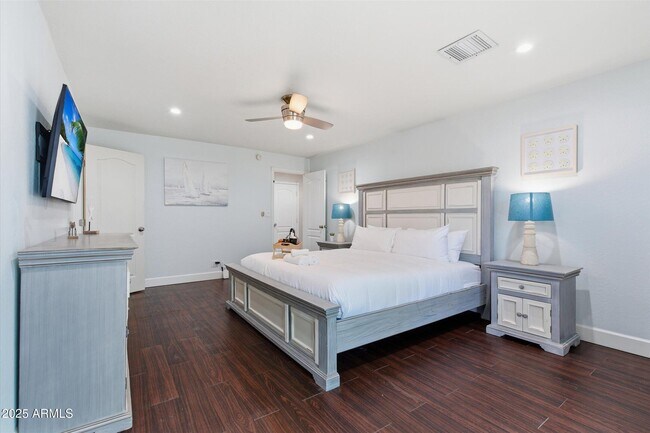 Building Photo - 2530 N 68th Pl