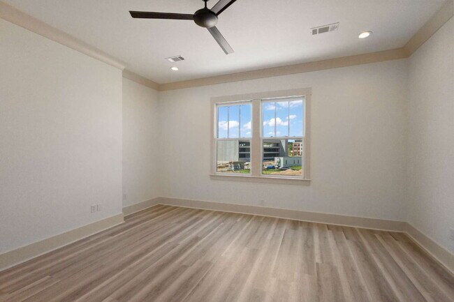 Building Photo - Luxury Townhome for Rent in Waterpointe | 3 Bed | 2.5 Bath | Private Courtyard