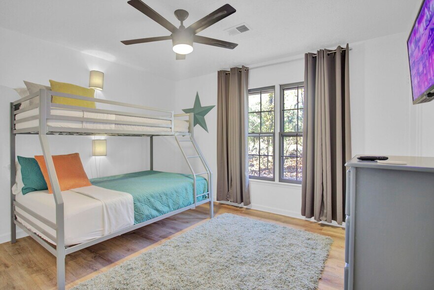 Building Photo - 100 Brookwood Ln