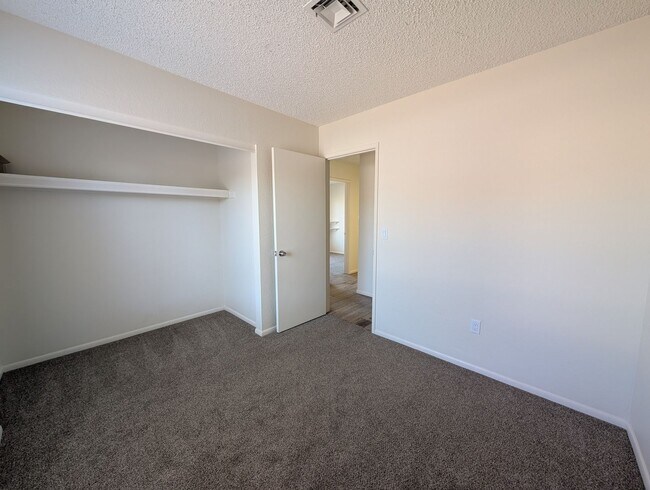 Building Photo - 4 Bedroom 2 Bathroom Sun Meadows Home