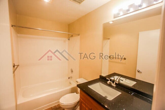 Building Photo - Charming 2 Bed 2 Bath Condo in Redmond