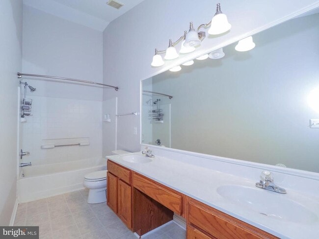 Building Photo - 32 Harbour Heights Dr