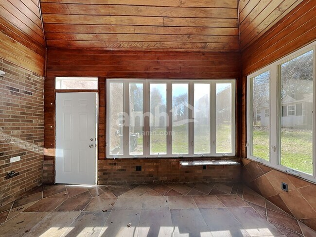 Building Photo - 2003 Monaco Ct