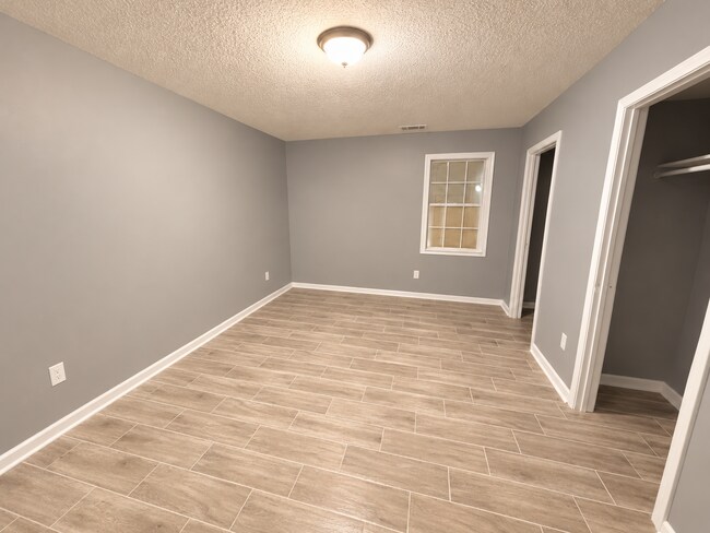 Building Photo - 1586 Harmen St