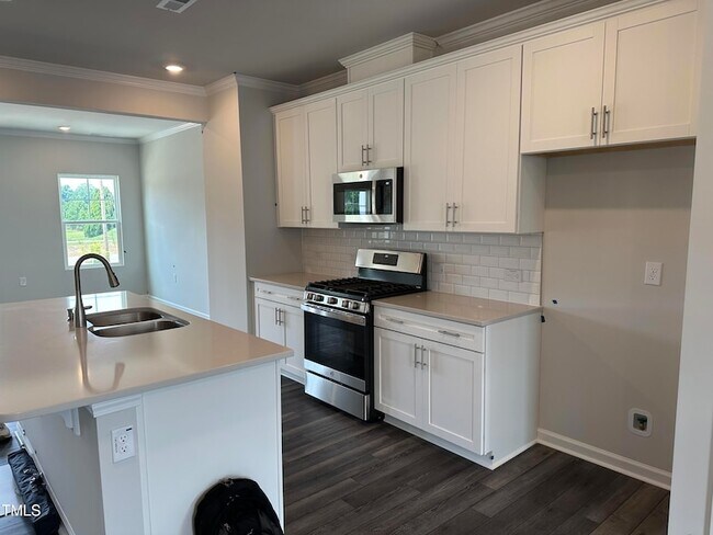 Building Photo - 603 Gimari Dr