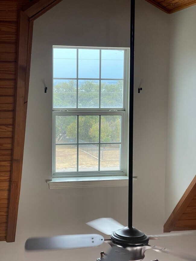 Building Photo - NEW ON MARKET