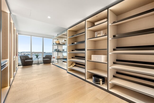 Building Photo - 150 Seaport Blvd