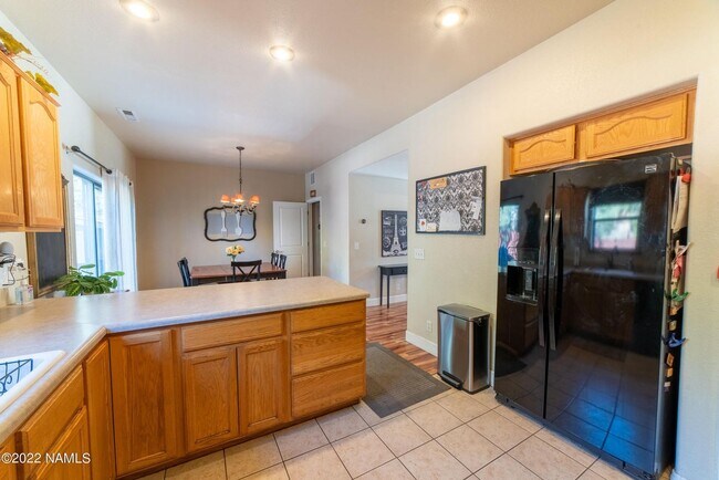 Building Photo - Westside 4 Bed, 2.5 Bath House with A/C & 2-Car Garage Near NAU & CCC! Students & Pets OK! Aug 10th!