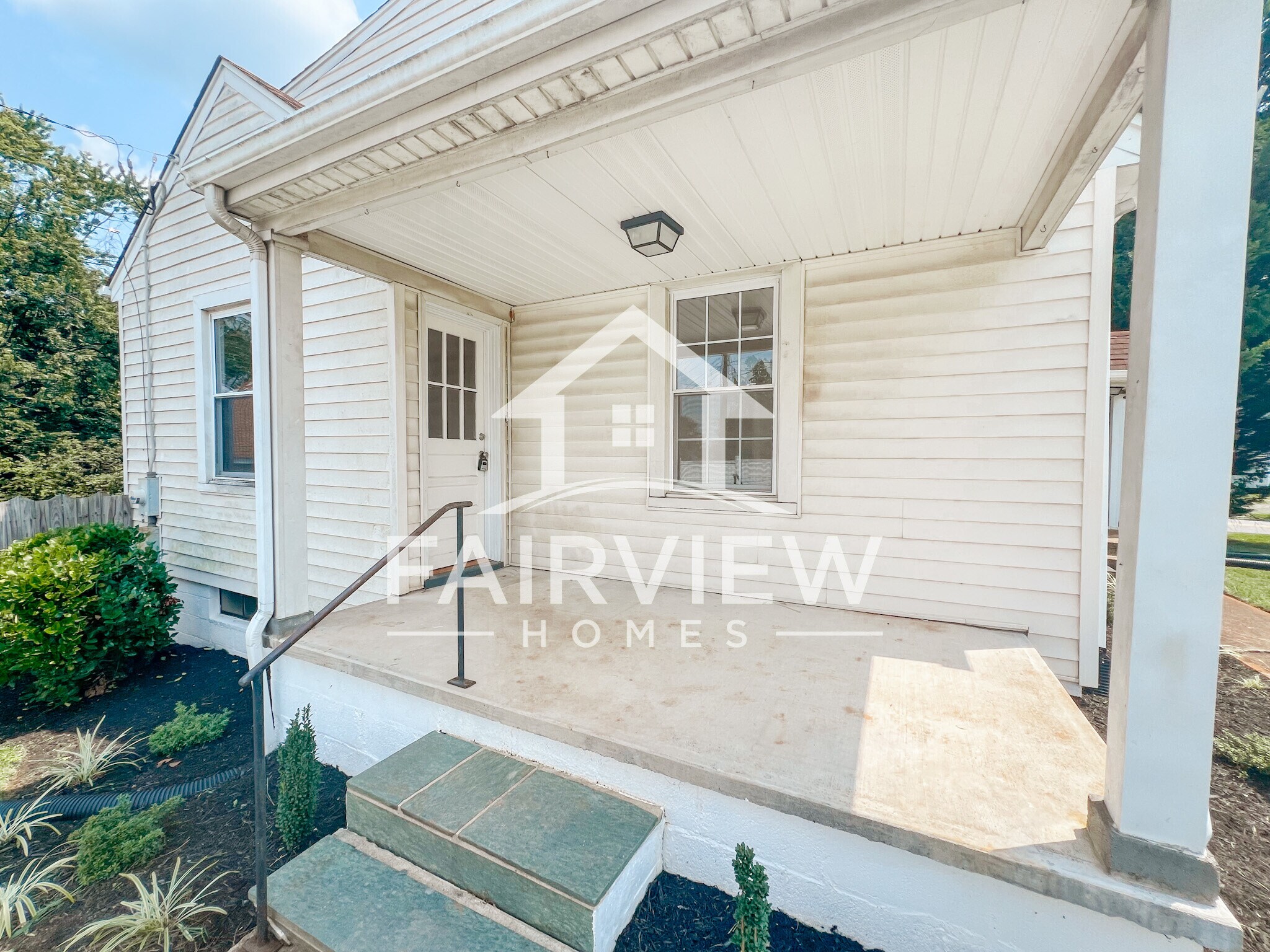 Building Photo - 3239 Mayflower Dr