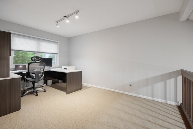 Building Photo - 1347 Rose Blvd