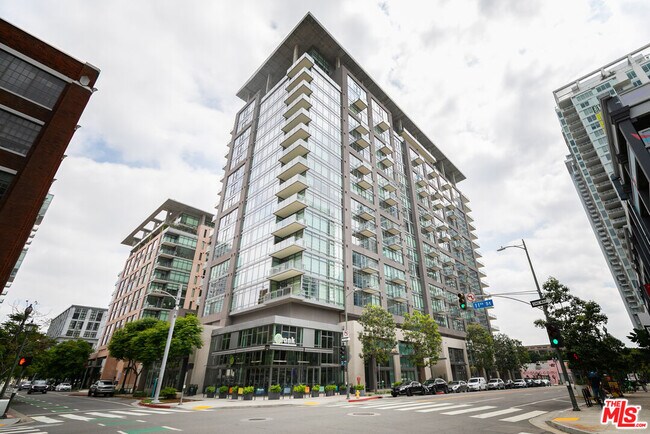 Building Photo - 1100 S Hope St