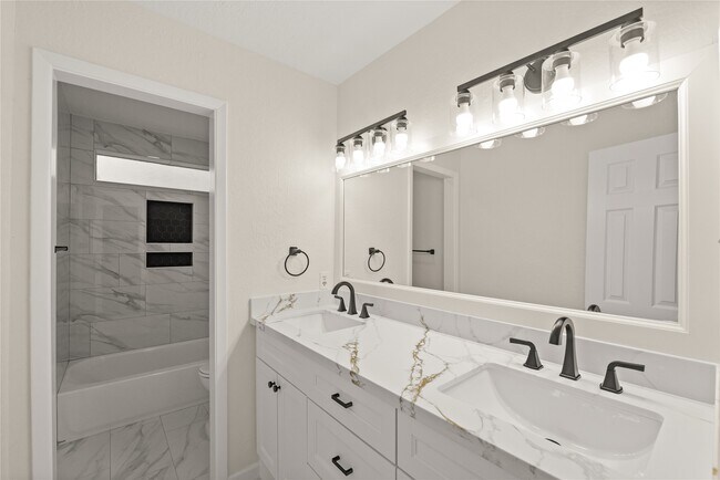 Building Photo - 3711 Fernview Dr