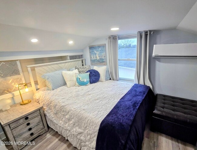 Building Photo - 1518 Laguna Dr