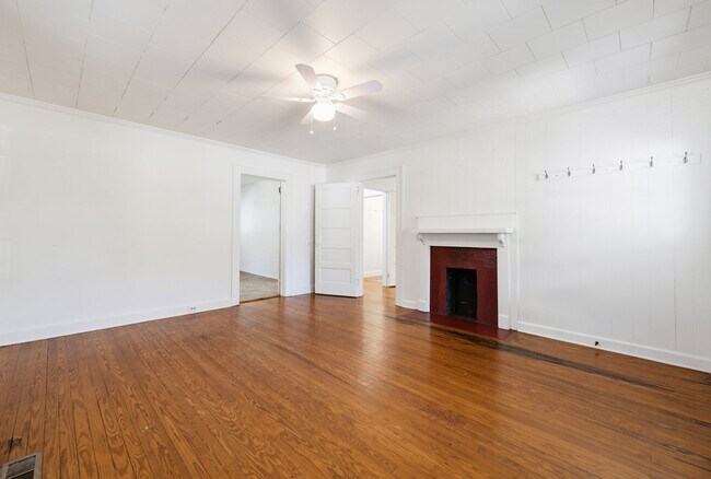 Building Photo - 910 Iredell St