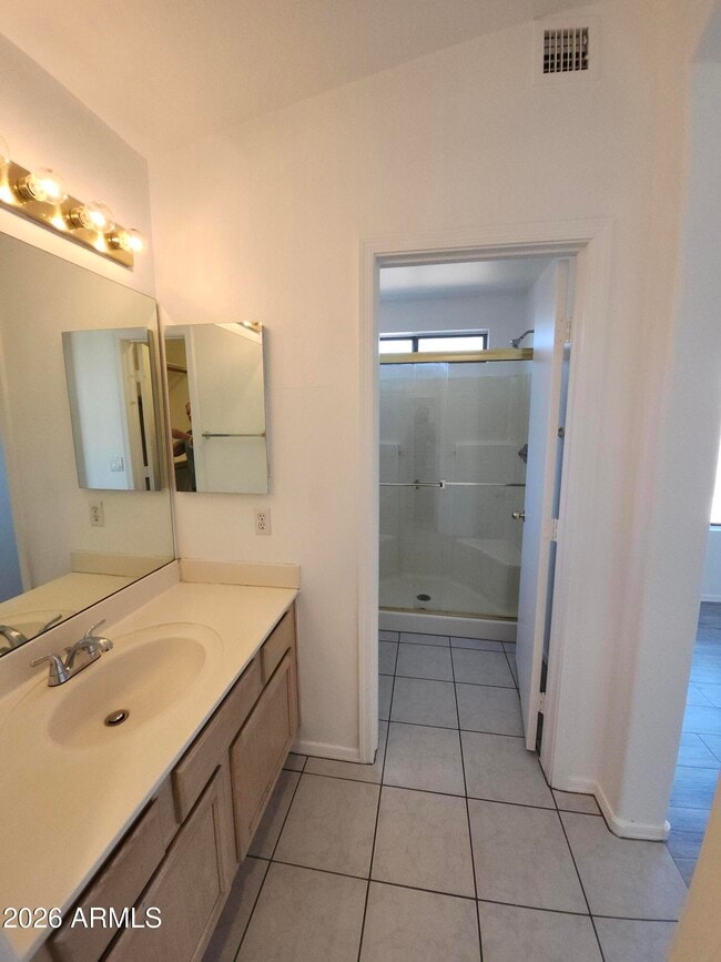 Building Photo - 8252 W Willow Ave