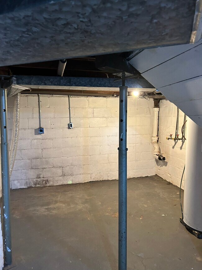 Building Photo - 1011 Maple Row