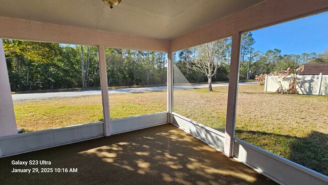 Building Photo - Spacious 5 Bedroom Home