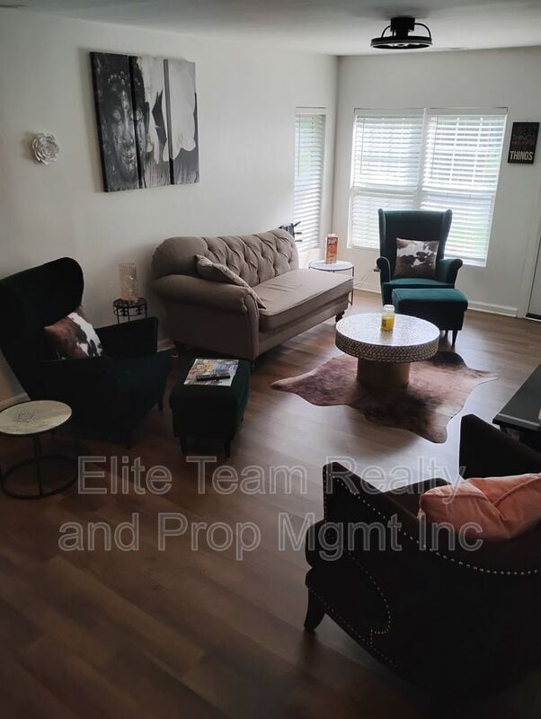 Building Photo - 336 Lutz Ave