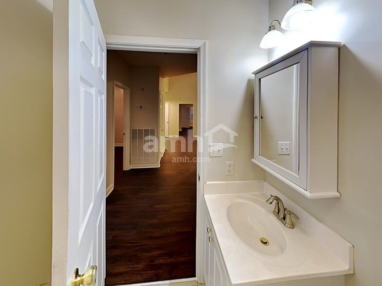 Building Photo - 1707 Arrowhead Dr