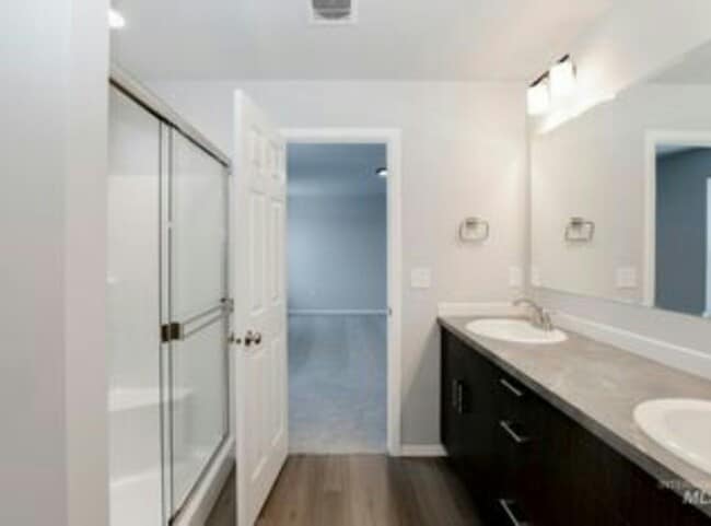 Building Photo - 672 S Blackfoot