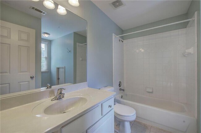 Building Photo - 2320 Starr Lake Dr NW