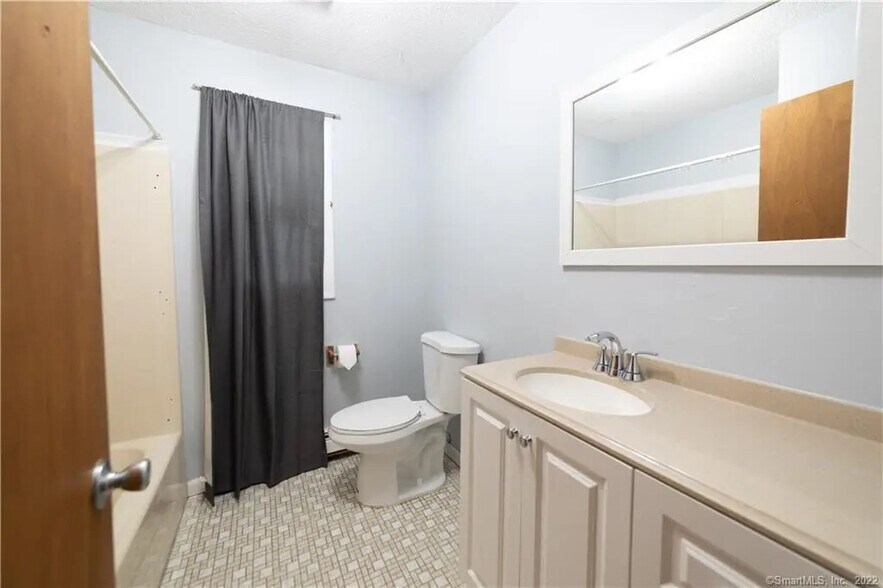 Building Photo - 6 Sunnyside Ave