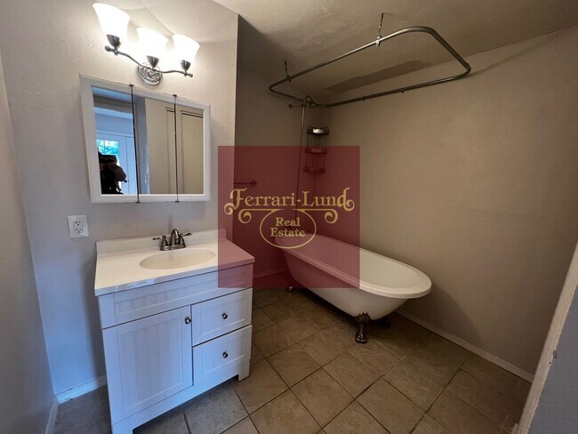 Building Photo - 4 bedroom home near UNR- Kay DeAlba proper...