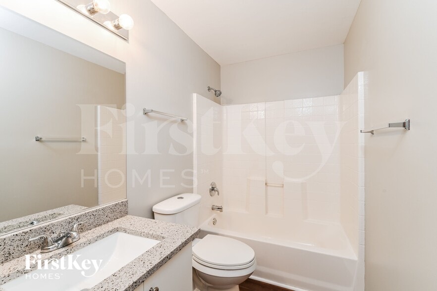 Building Photo - 3737 SW 1st Pl