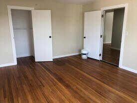 Building Photo - 385 Palisade Ave