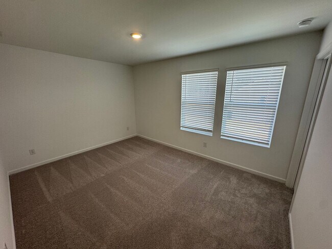 Building Photo - New 5 Bed 3 Bath Home in New Loganville Community!