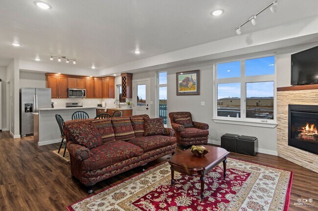 Building Photo - FURNISHED EXECUTIVE RENTAL