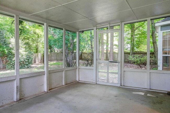 Building Photo - 4940 Tanners Spring Dr