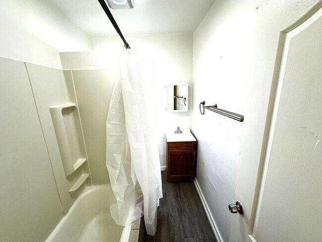 Building Photo - 2648