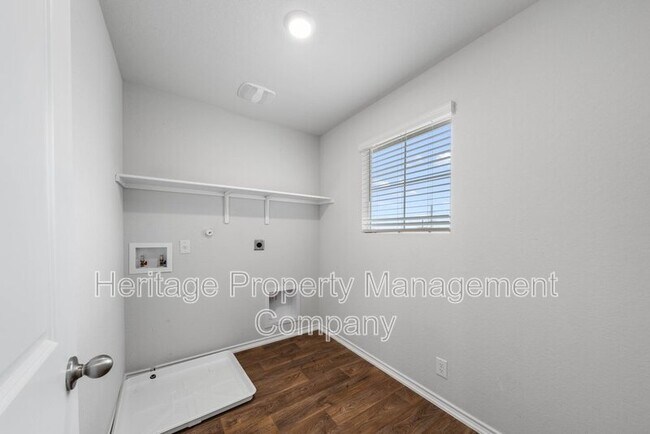 Building Photo - 6212 Sunhigh Dr