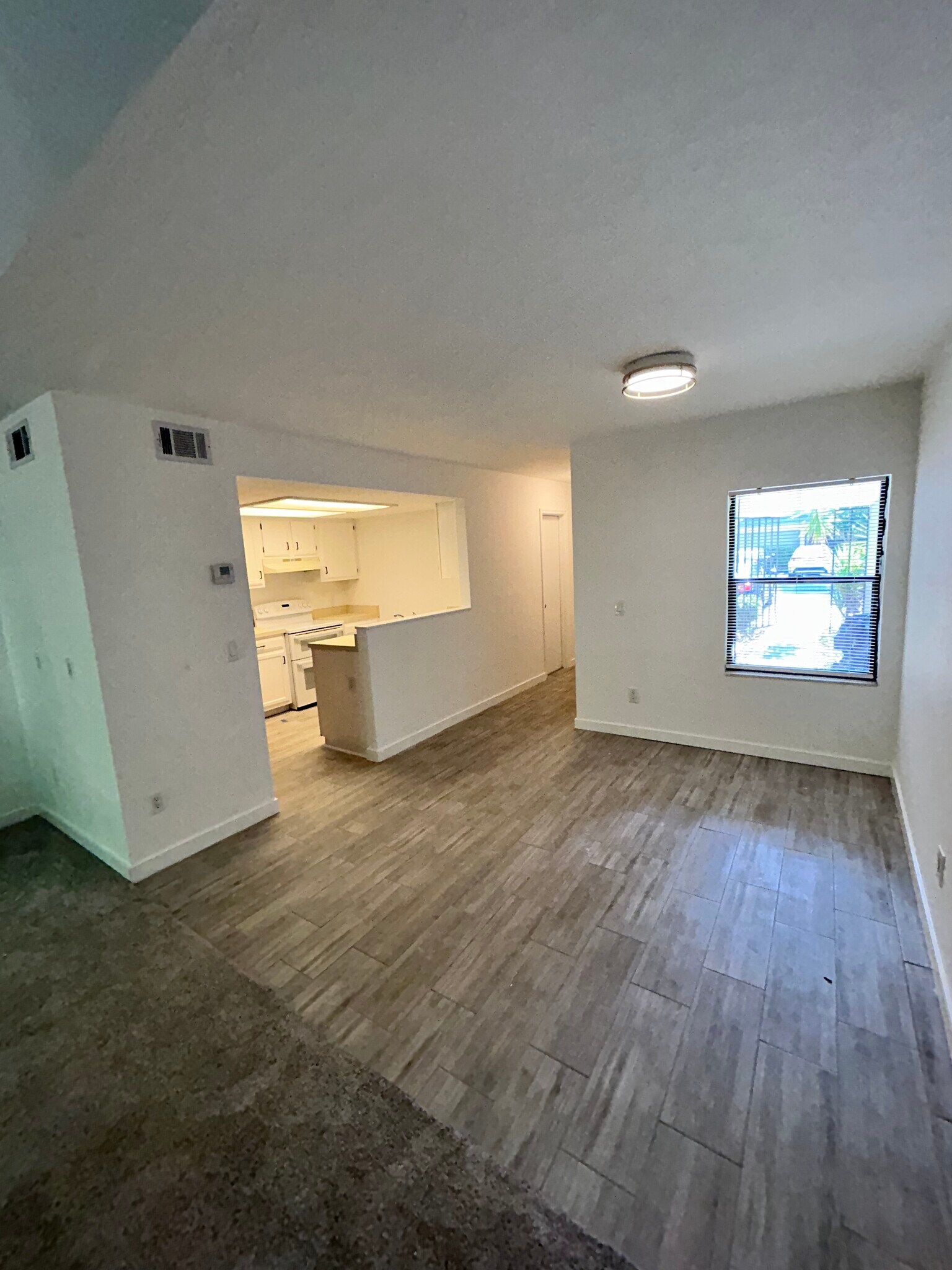 Building Photo - 7200 SW 8th Ave
