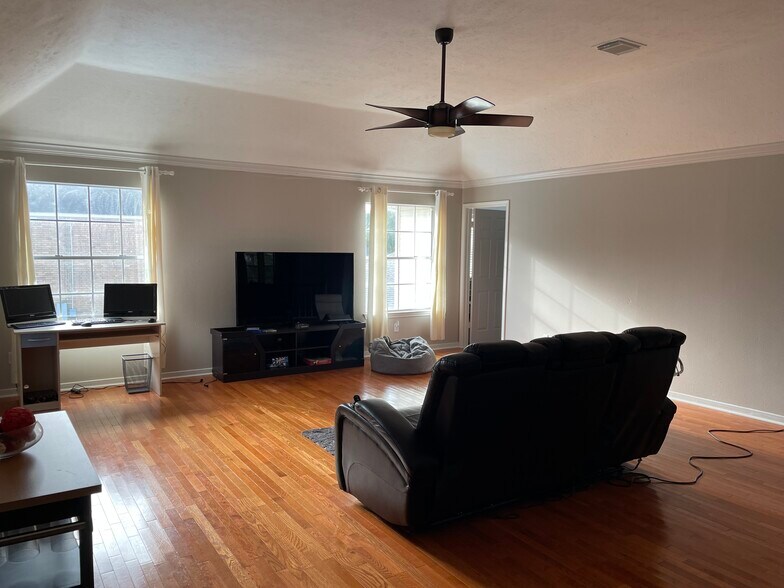 Building Photo - 4103 Pebble Beach Dr