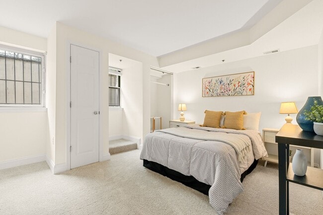 Building Photo - Spacious & Conveniently Located 2br/2ba on U St Corridor!