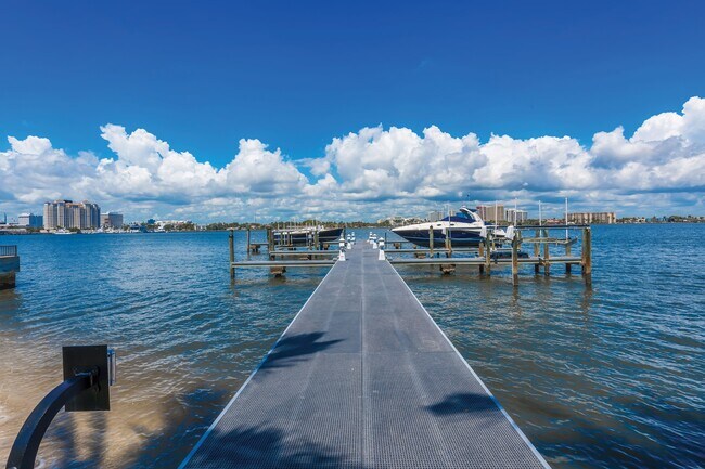 Building Photo - 250 Bradley Pl