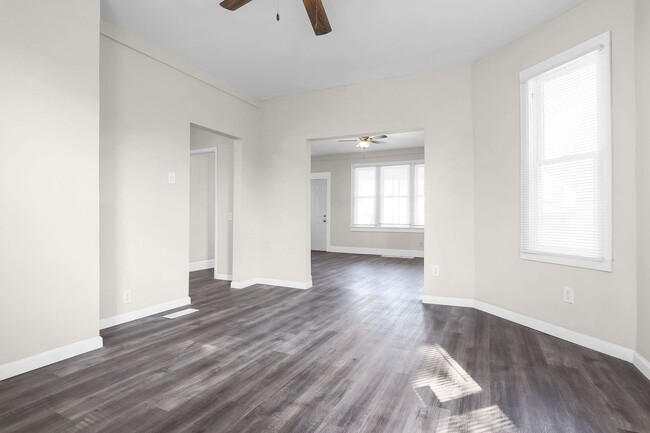 Building Photo - Updated 3 Bed Home