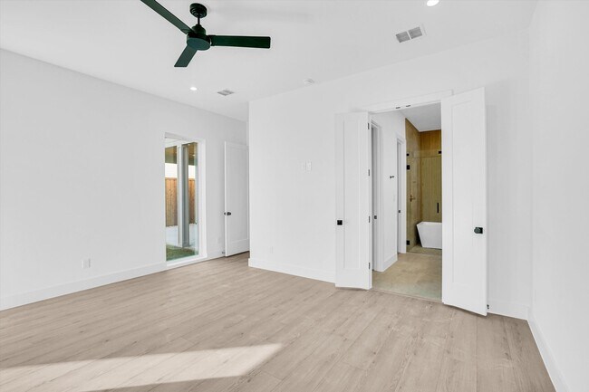 Building Photo - 1707 Nomas St