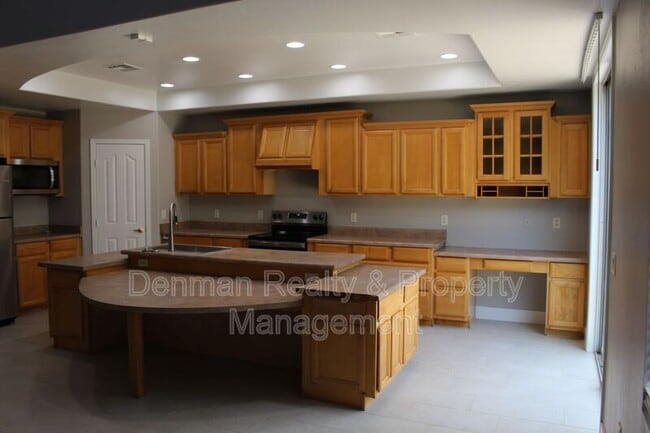 Building Photo - 6815 S 41st Ln