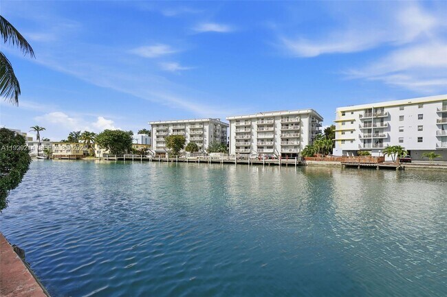 Building Photo - 1185 Marseille Dr