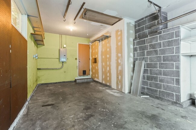 Building Photo - 9877 SE 33rd Ave