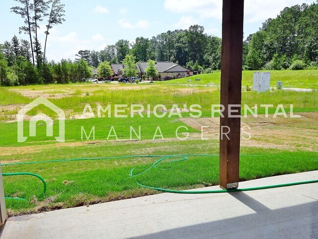 Building Photo - Town Home in Chelsea!!! Available to View ...