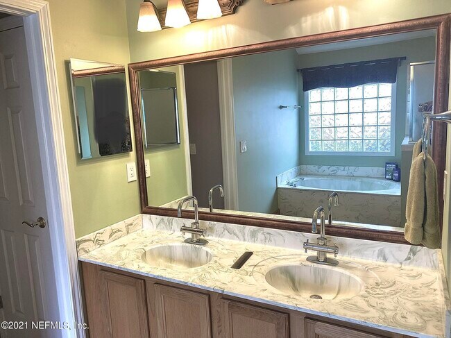 Building Photo - 8699 Canopy Oaks Dr