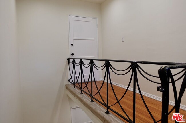 Building Photo - 906 Croft Ave